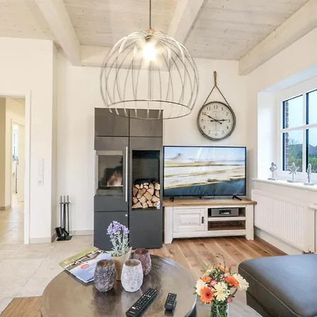 Ferienhaus 3 Bedroom Cozy In